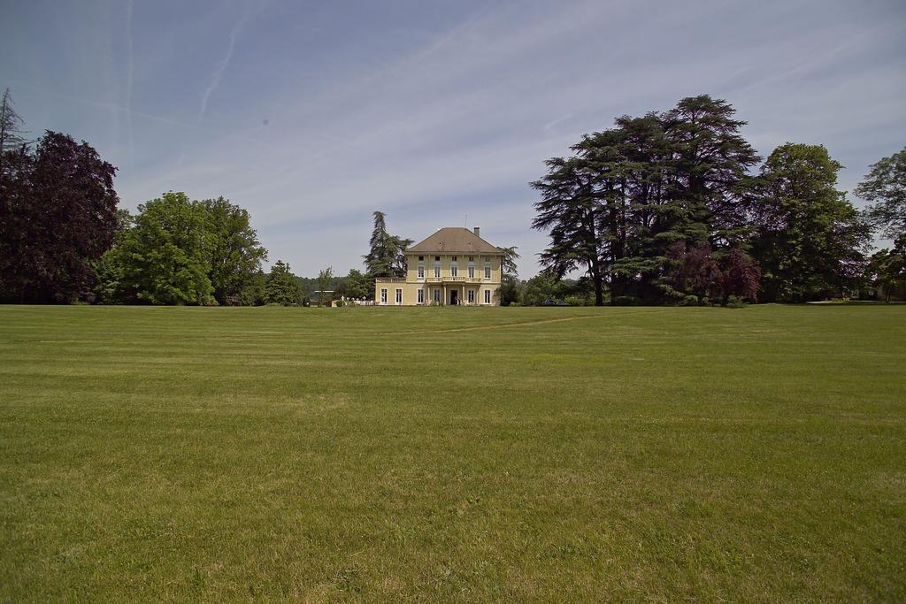 Domaine Des Sequoias - Les Collectionneurs Hotel Ruy-Montceau Exterior foto